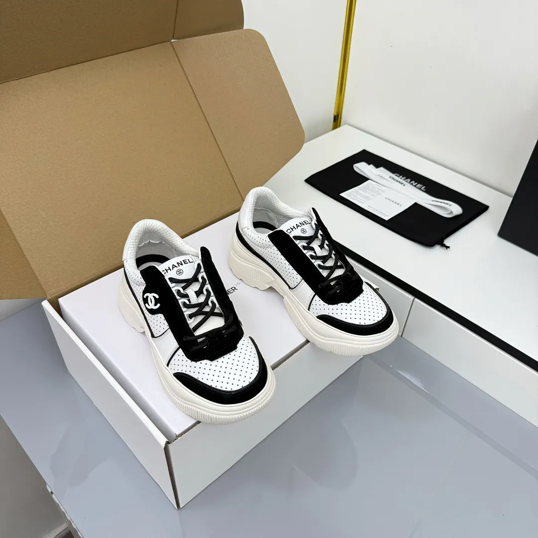 👟👟Ex-factory price 620👟👟 Chanel bread shoes ~ original calfskin panda shoes Chanel 25C latest hot style panda black and white sports shoes casual sneakers Xiaoxiang hot item classic black and white panda color coco girls must pay Fabric: original custom mixed sheepskin lining: original imported breathable mesh lining outsole: Original molded rubber + TPU combination Size: Women's 35-41